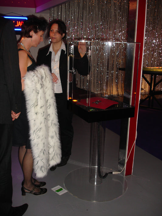 Tresor aus Plexiglas (schwarz)