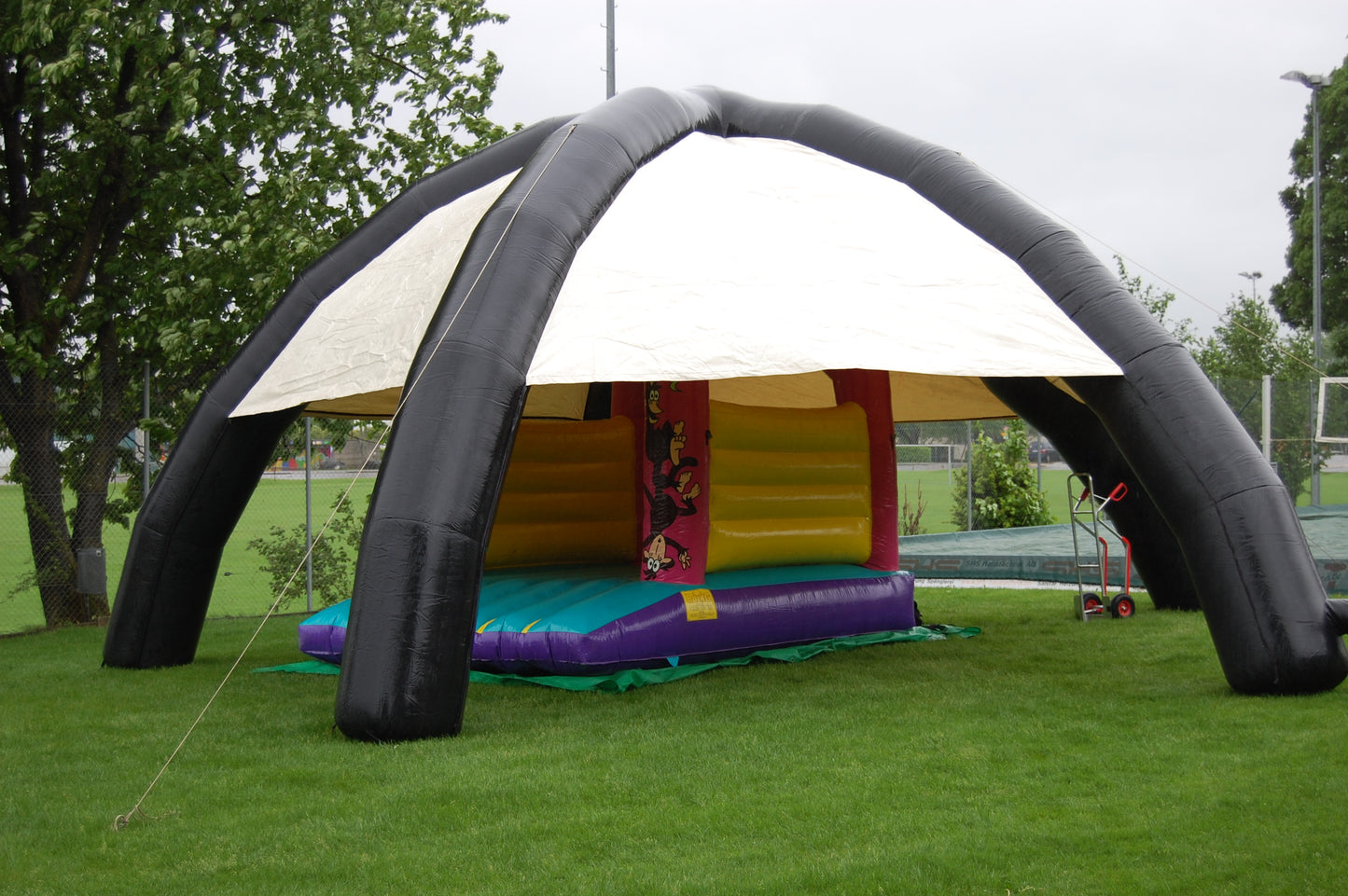 Partydom schwarz