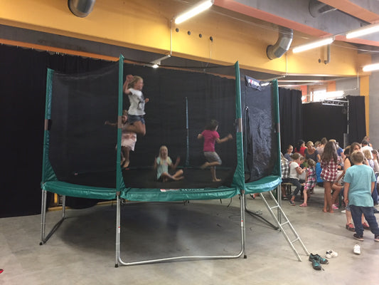 Trampolin gross